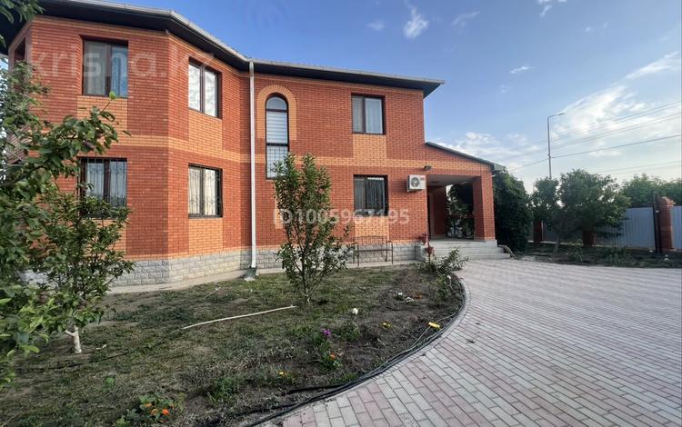 Отдельный дом · 8 комнат · 300 м² · 10 сот., Отеп Карымбаева 24 за 800 000 〒 в Атырау — фото 2