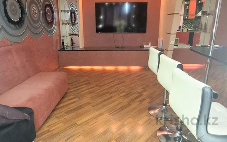 2-комнатная квартира · 50 м² · 3/5 этаж, мкр Юго-Восток, Сатыбалдина 11/1 за 250 000 ₸ в Караганде, Казыбек би р-н — фото 2