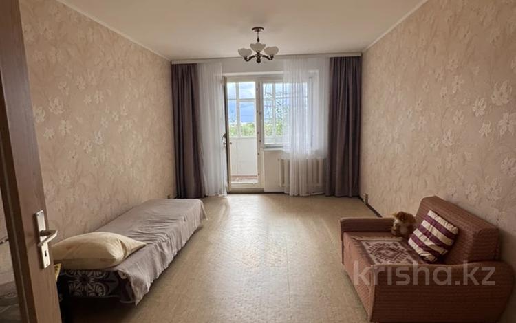 3-комнатная квартира · 74 м² · 5/9 этаж, 10 микр 4 — 10микр 4 дом за 25.5 млн ₸ в Аксае — фото 2