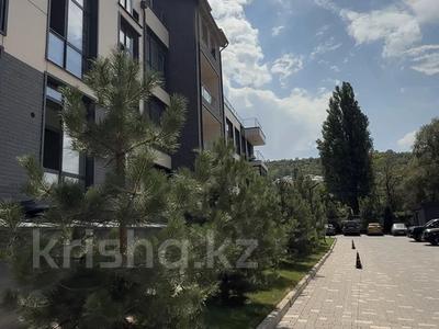 7-бөлмелі пәтер · 299 м² · 1/3 қабат, Жамакаева 252, бағасы: 268 млн ₸ в Алматы, Медеуский р-н