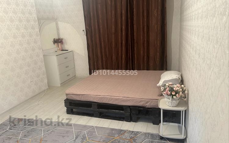 1-комнатная квартира · 48 м², Байдибек би 5 за 13 000 ₸ в Шымкенте — фото 2
