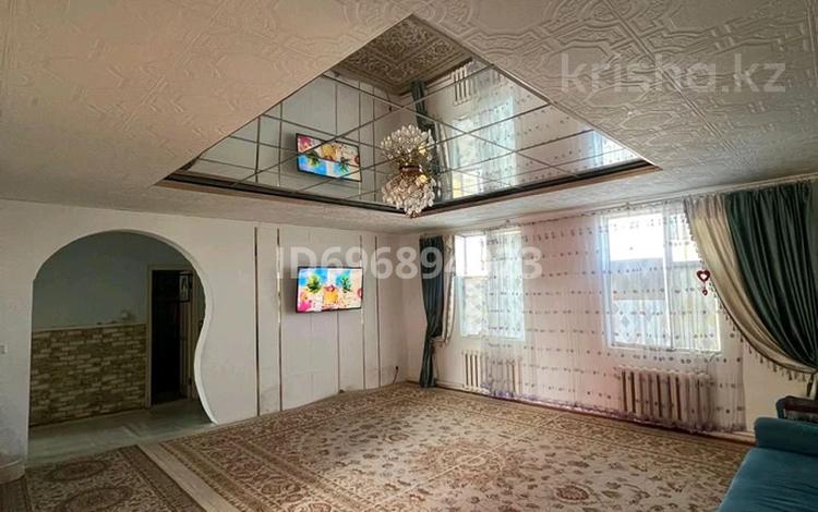 4-бөлмелі пәтер, 160 м², 1/1 қабат, Самал 251 251 — Школа, бағасы: 11 млн 〒 в Атамекене — фото 2