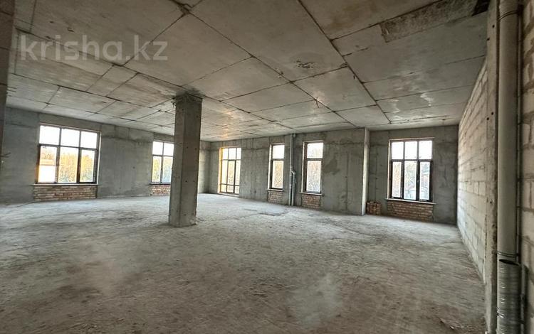 4-комнатная квартира, 124 м², 3/3 этаж, мкр Мирас 133 за 114 млн 〒 в Алматы, Бостандыкский р-н — фото 2