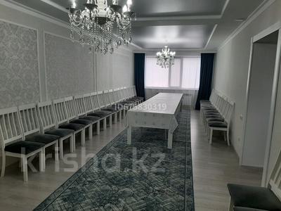 3-бөлмелі үй тәулігіне, 150 м², 10 сот., Яблоневая — Старый аэропорт, бағасы: 50 000 〒 в Уральске