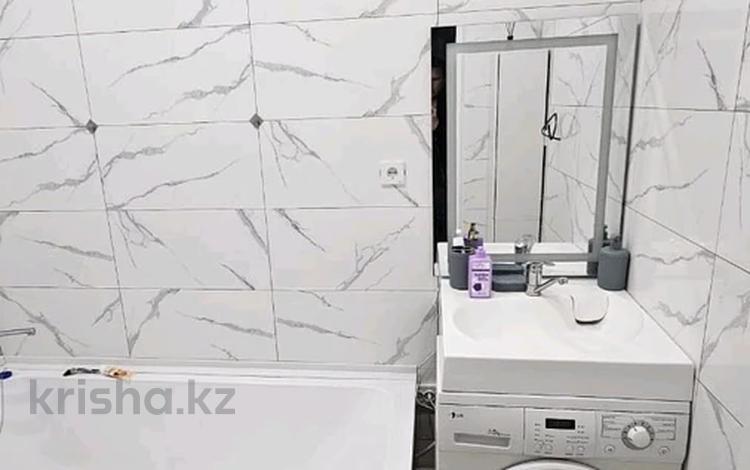 1-бөлмелі пәтер · 51 м² · 4/5 қабат, Желтоксан 1В, бағасы: 21 млн ₸ в Уральске — фото 2