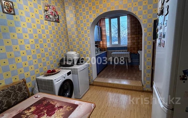 3-бөлмелі пәтер · 70.1 м² · 2/6 қабат, Аманжолова 8, бағасы: 24.5 млн ₸ в Жезказгане — фото 2