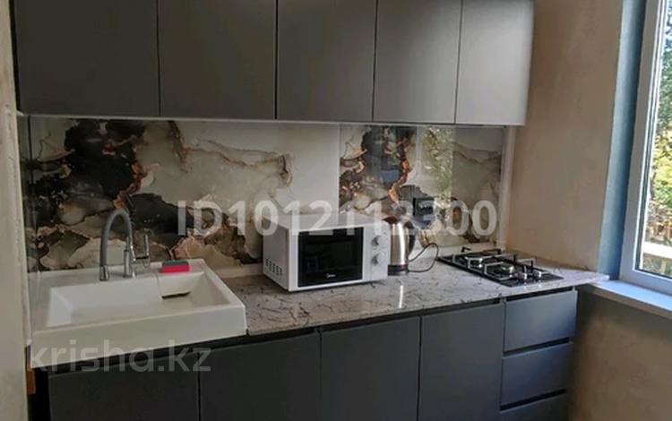 3-комнатная квартира · 57 м² · 2/4 этаж, 10-й мкр. 5 за 350 000 ₸ в Алматы, Ауэзовский р-н — фото 18