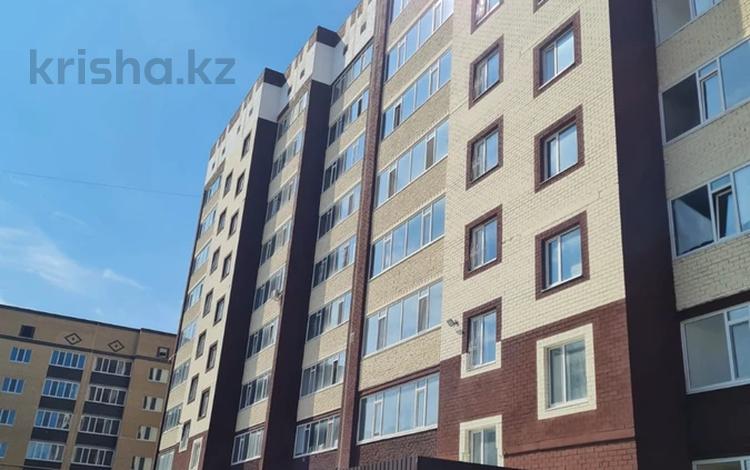 1-комнатная квартира, 50 м², 3/9 этаж помесячно, мкр. Алтын орда 200а за 150 000 〒 в Актобе, мкр. Алтын орда — фото 2