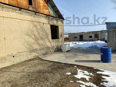 Отдельный дом · 4 комнаты · 90 м² · 6 сот., Локомотивная 47 — Залиния за 9 млн 〒 в Таразе