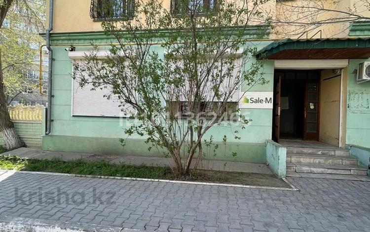 Свободное назначение, офисы, магазины и бутики · 62 м² за 250 000 ₸ в Актобе, мкр 8 — фото 2