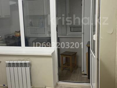 1-комнатная квартира, 32 м², 2/5 этаж помесячно, мкр Центральный, Момышулы — Светлана за 100 000 〒 в Атырау, мкр Центральный