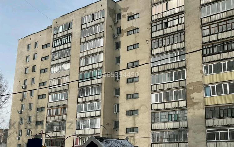 3-комнатная квартира, 68 м², 6/9 этаж, проспект Шакарима 12 за 29 млн 〒 в Семее — фото 2