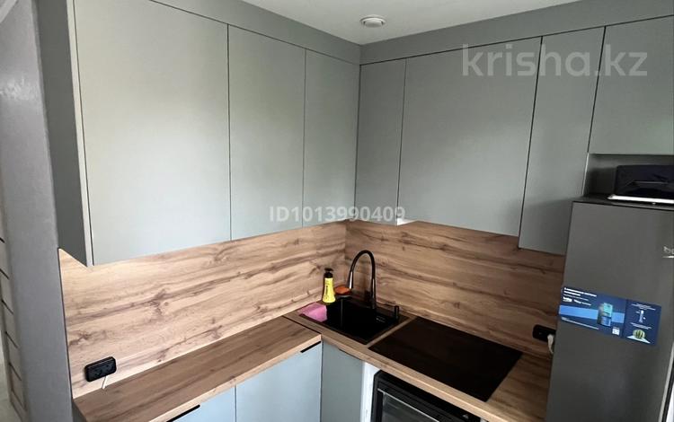 3-комнатная квартира · 63 м² · 5/5 этаж, Майкудук, 17й микрорайон 56 — Супир маркет РИЯЛ за 200 000 ₸ в Караганде, Алихана Бокейханова р-н — фото 2
