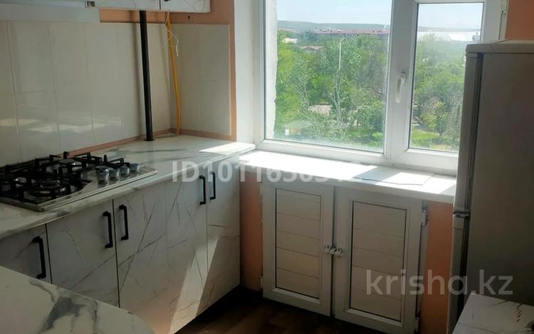 2-бөлмелі пәтер · 45 м² · 5/5 қабат, Б.Момышулы 60, бағасы: 6.9 млн ₸ в Кентау — фото 2