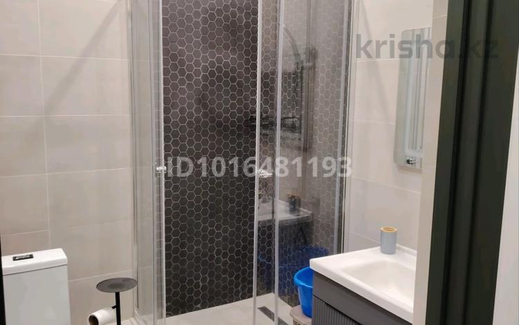 2-комнатная квартира · 50 м² · 5/9 этаж, мкр Нурсая, Абулхайр-хана 63 за 250 000 ₸ в Атырау — фото 2