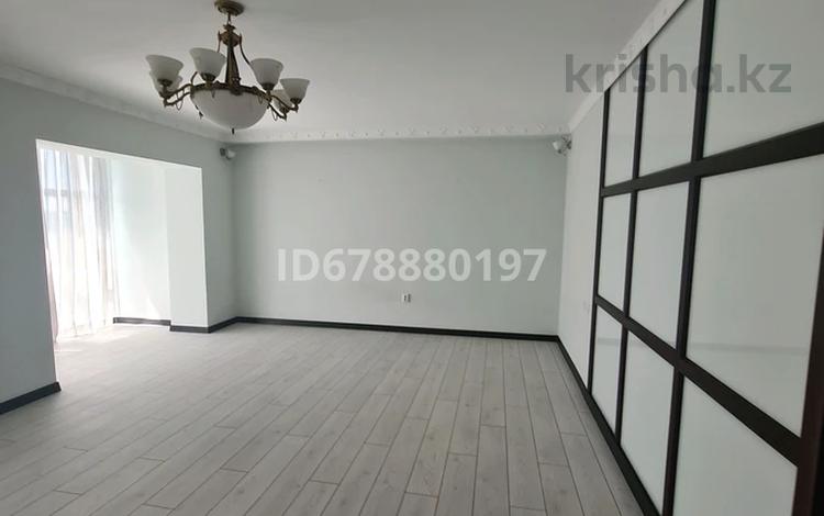 3-комнатная квартира, 133 м², 6/6 этаж, Некрасова за 38 млн 〒 в Актобе, мкр. Курмыш — фото 11