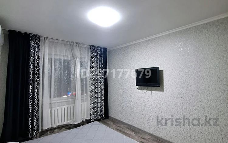 1-комнатная квартира, 45 м², 4/8 этаж посуточно, Макатаева 53 — Валиханова за 1 500 〒 в Алматы, Медеуский р-н — фото 2