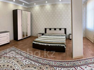 2-комнатная квартира, 70 м², 1/4 этаж посуточно, улица Газизы Жубановой 39в за 12 000 〒 в Актобе