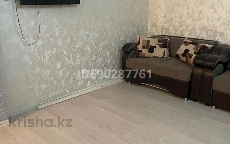 1-комнатная квартира · 42 м² · 1/1 этаж, Высоковольтная улица 23 за 140 000 ₸ в Караганде — фото 2