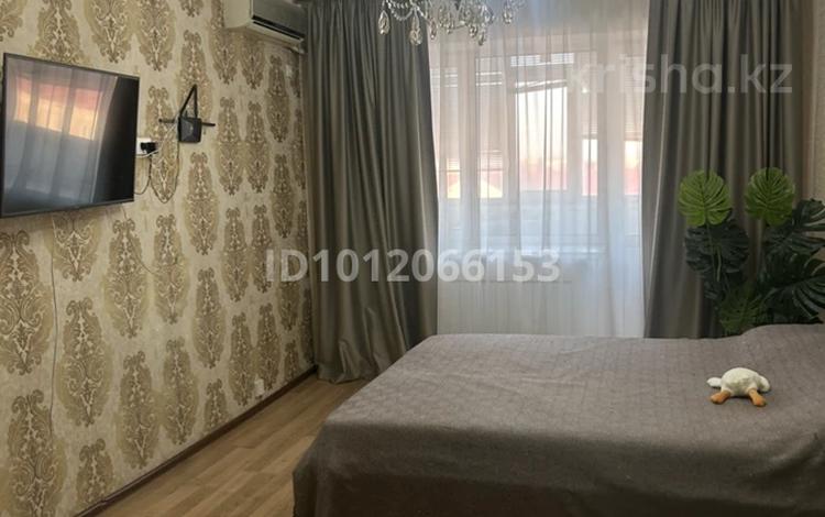 2-комнатная квартира · 61.4 м² · 7/9 этаж, мкр. Алтын орда 17Б за 22 млн ₸ в Актобе — фото 2
