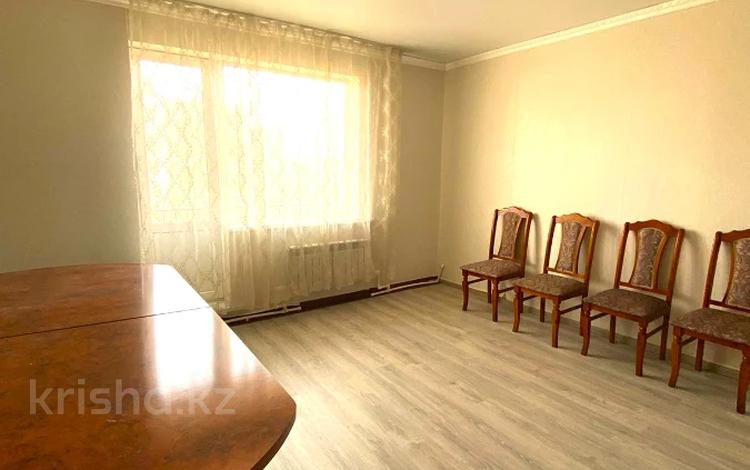 3-бөлмелі пәтер · 65 м² · 2/3 қабат, Стахановская 24, бағасы: 8 млн ₸ в Караганде, Алихана Бокейханова р-н — фото 2