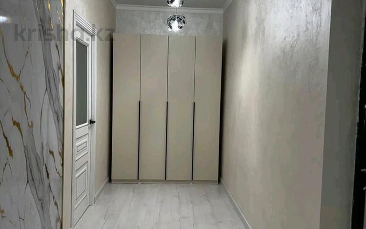 2-комнатная квартира · 75 м² · 8/9 этаж, мкр Нурсая 1 за 200 000 ₸ в Атырау — фото 2