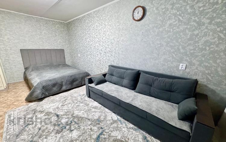 1-комнатная квартира · 33 м² · 5/5 этаж, Славского 24 — проспект Ауэзова за 12 000 ₸ в Усть-Каменогорске — фото 2