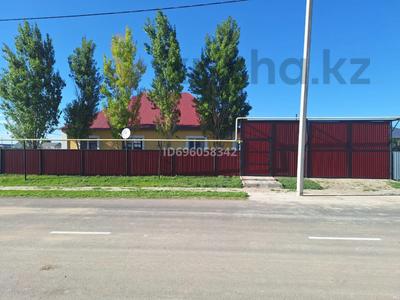 Отдельный дом · 4 комнаты · 118.7 м² · 8.7 сот., 3 Стройтельный 141 — Магазин Раяна за 33 млн 〒 в Аксае