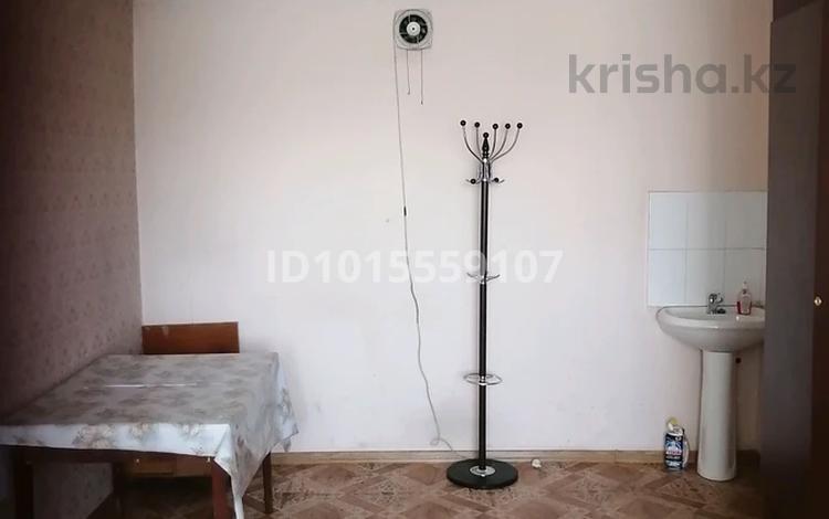 1 бөлме · 19 м² · 5/5 қабат, Первомайская 24, бағасы: 60 000 ₸ в Семее — фото 2