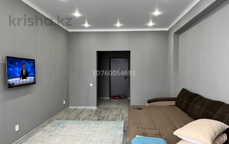 1-комнатная квартира · 60 м² · 2/9 этаж, Вокзальная 4/1 за 2 000 ₸ в Уральске — фото 2