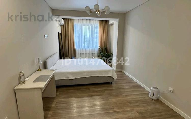 1-комнатная квартира · 48 м² · 8/13 этаж, Есенова 160/3 за 260 000 ₸ в Алматы, Жетысуский р-н — фото 2