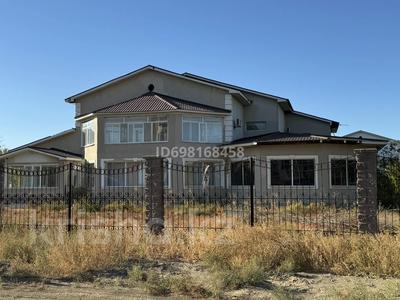Жеке үй · 5 бөлме · 700 м² · 23 жүзд., Тулепов 21 — Парк победы, бағасы: 150 млн ₸ в Атырау