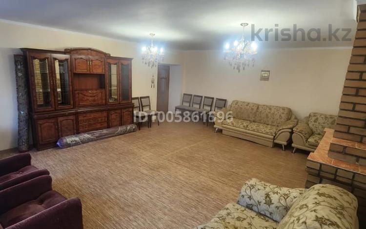 Отдельный дом · 2 комнаты · 120 м² · 6 сот., мкр Жилгородок — Чернышевского за 150 000 ₸ в Актобе — фото 2