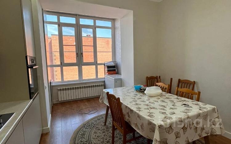 2-бөлмелі пәтер · 75.8 м² · 5/5 қабат, Мангелик ел, бағасы: 32 млн ₸ в Актобе — фото 2