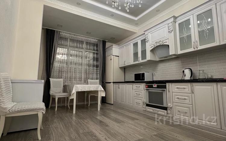 3-комнатная квартира · 97.3 м² · 2/8 этаж · помесячно, Туркестан 34 за 300 000 〒 в Астане, Есильский р-н — фото 15