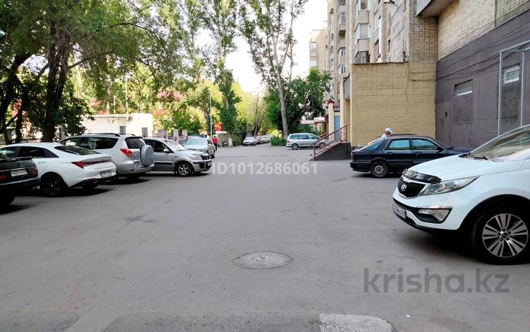 3-бөлмелі пәтер · 64 м² · 4/9 қабат, Жаңа қала ш/а., Ермекова 52 — Привокзальная площадь, бағасы: 27 млн ₸ в Караганде, Казыбек би р-н — фото 2