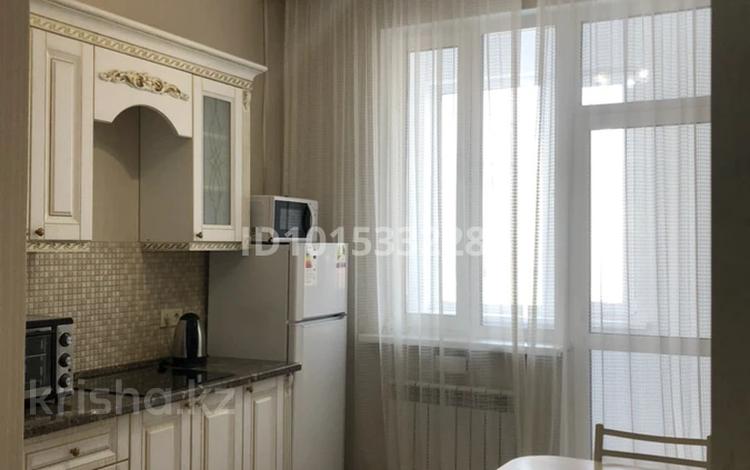 2-комнатная квартира · 68 м² · 8/8 этаж, Кабанбай Батыра 58А за 300 000 ₸ в Астане, Есильский р-н — фото 2