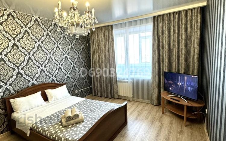 1-комнатная квартира, 50 м², 6/9 этаж посуточно, Алтынсарина 32 за 12 000 〒 в Костанае — фото 2