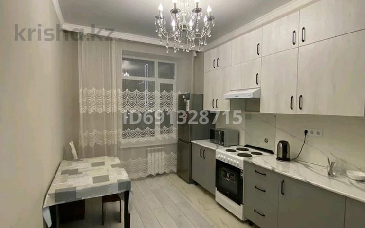 2-комнатная квартира, 68 м², 2/9 этаж помесячно, Қазыбек би 5а