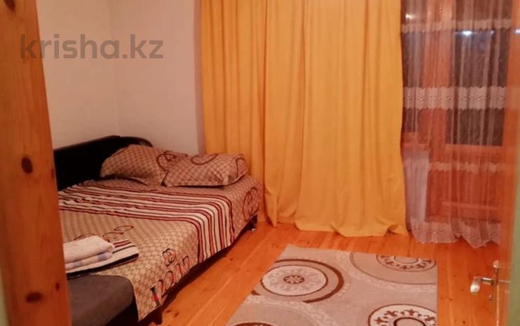 1-комнатная квартира, 40 м², 2/5 этаж посуточно, Самал 14а за 6 000 〒 в Талдыкоргане — фото 2