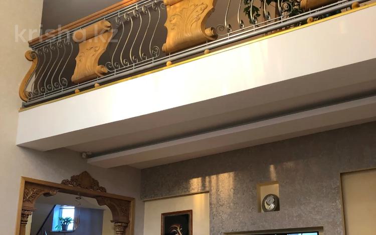 Отдельный дом · 7 комнат · 379 м² · 12 сот., Самал -3 5 за 87.5 млн 〒 в Уральске — фото 20