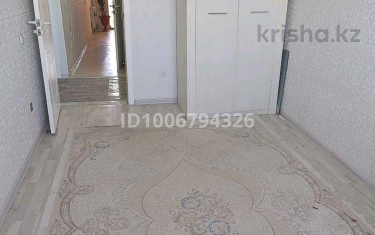 3-бөлмелі пәтер · 70 м² · 2/5 қабат, 8-й мкр, 8-ш/а. 22, бағасы: 25 млн ₸ в Актау — фото 2