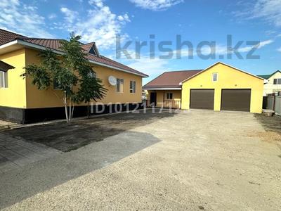 Отдельный дом · 5 комнат · 204 м² · 9.34 сот., мкр Жулдыз, Мукали-батыра 26 за 38 млн ₸ в Атырау