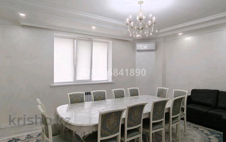 4-бөлмелі пәтер · 126.5 м² · 2/8 қабат, мкр Центральный, Валиханова 13А — После ремонта! Срочно! Потолки 3.04, бағасы: 68 млн ₸ в Атырау — фото 32