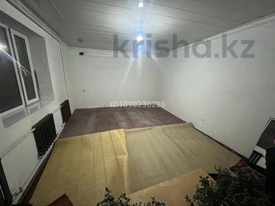 1 комната · 20 м², Байзак батыра 94 94 — В доль дороги район локтива за 130 000 ₸ в Таразе