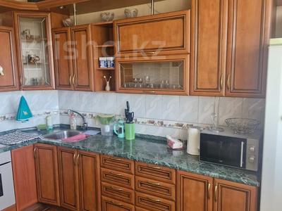 3-бөлмелі пәтер · 75 м² · 9/9 қабат, Ақсай-4 ш/а. 6, бағасы: 300 000 ₸ в Алматы, Ауэзовский р-н