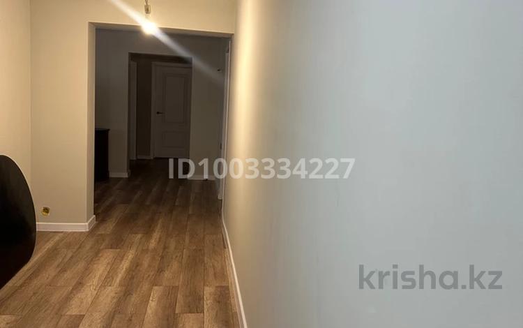 5-бөлмелі пәтер · 128 м² · 2/5 қабат, мкр Тастак-3 25 — Дуйсенова( за оптовкой), бағасы: 85 млн ₸ в Алматы, Алмалинский р-н — фото 2