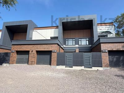 Часть дома · 6 комнат · 235 м² · 3 сот., мкр Михайловка , Сейфуллина 3/7 — ул. Аманжолова за 98 млн ₸ в Караганде, Казыбек би р-н