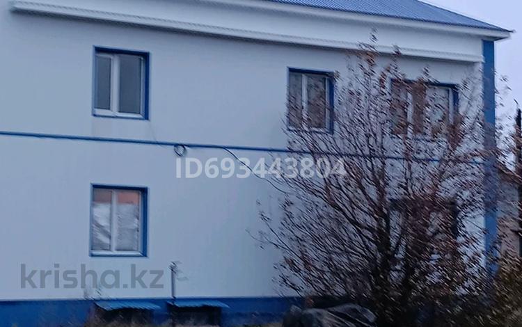Отдельный дом • 6 комнат • 263 м² • 16.25 сот., Ахтанова 108 — Трасы за 36 млн 〒 в Хромтау — фото 2