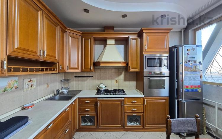 3-бөлмелі пәтер · 70 м² · 8/8 қабат, мкр Орбита-2 17в, бағасы: 57 млн ₸ в Алматы, Бостандыкский р-н — фото 3